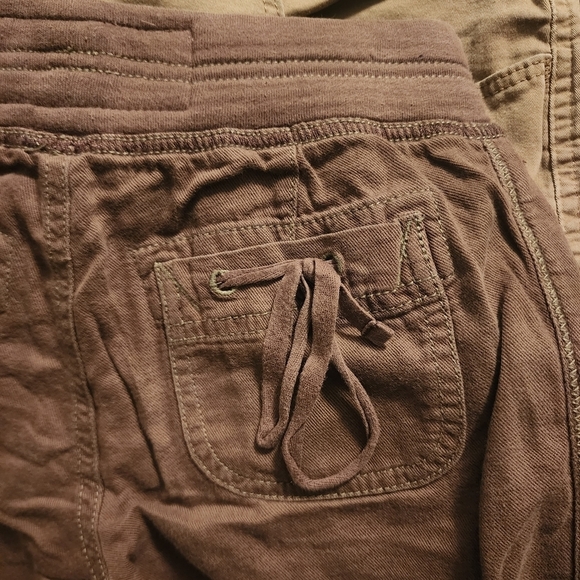 Abercrombie & Fitch Brown Cargo Shorts - Picture 7 of 10